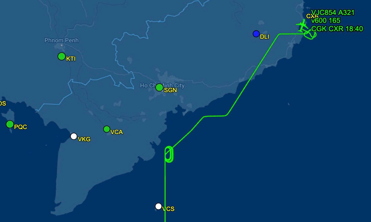 Heavy rain grounds numerous flights at Tan Son Nhat