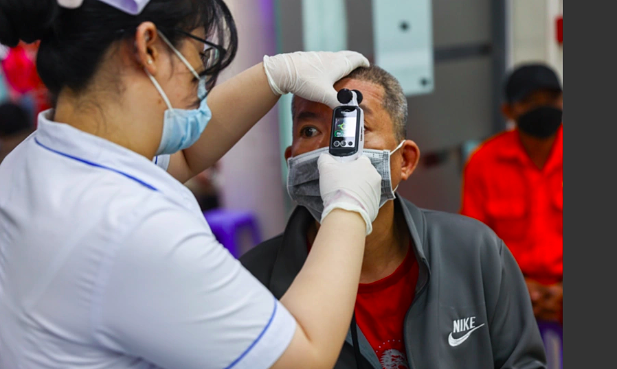 Diabetic retinopathy silently threatens vision
