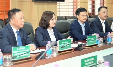 Vietnam and Singapore sign memorandum to list shares on each other's exchanges