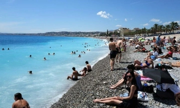 Over 70 tourists accuse tour company of abandonment during France trip