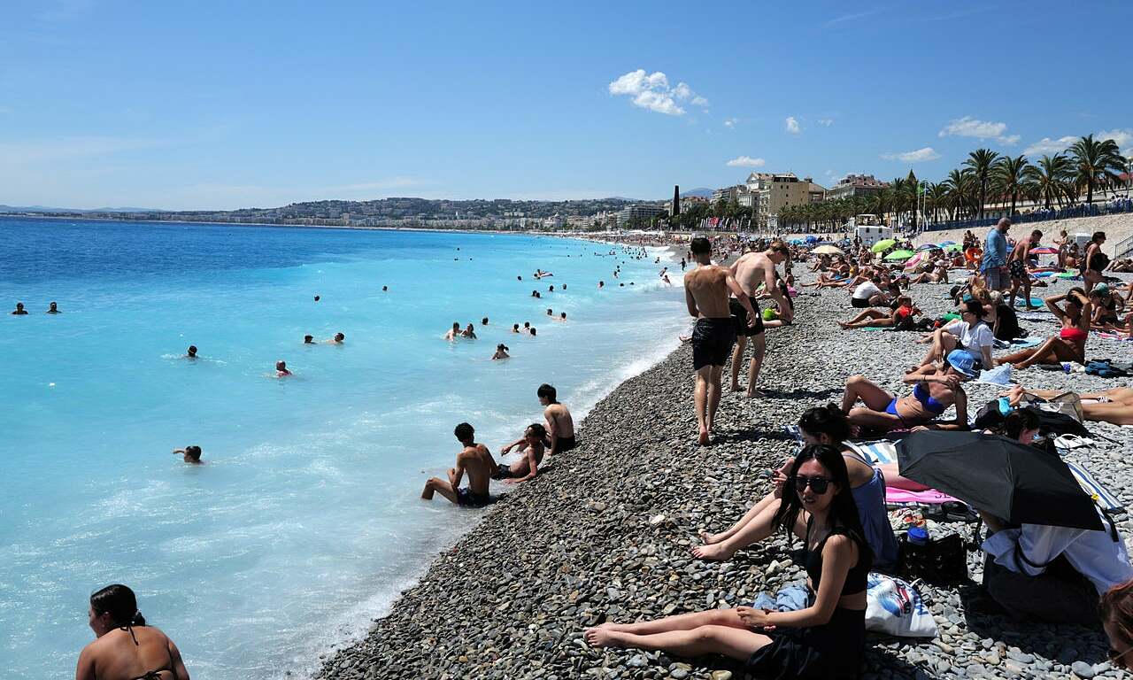 Over 70 tourists accuse tour company of abandonment during France trip