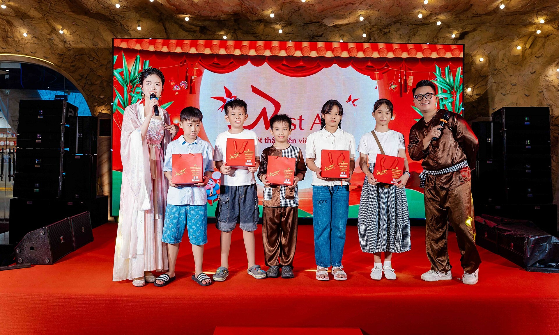 Yen Sao Nha Trang hosts mid-autumn festival night to celebrate 10th anniversary