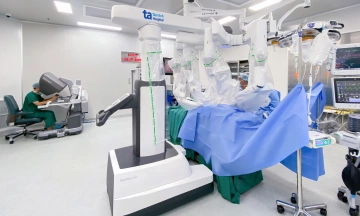 From the US to Vietnam: robotic kidney tumor surgery