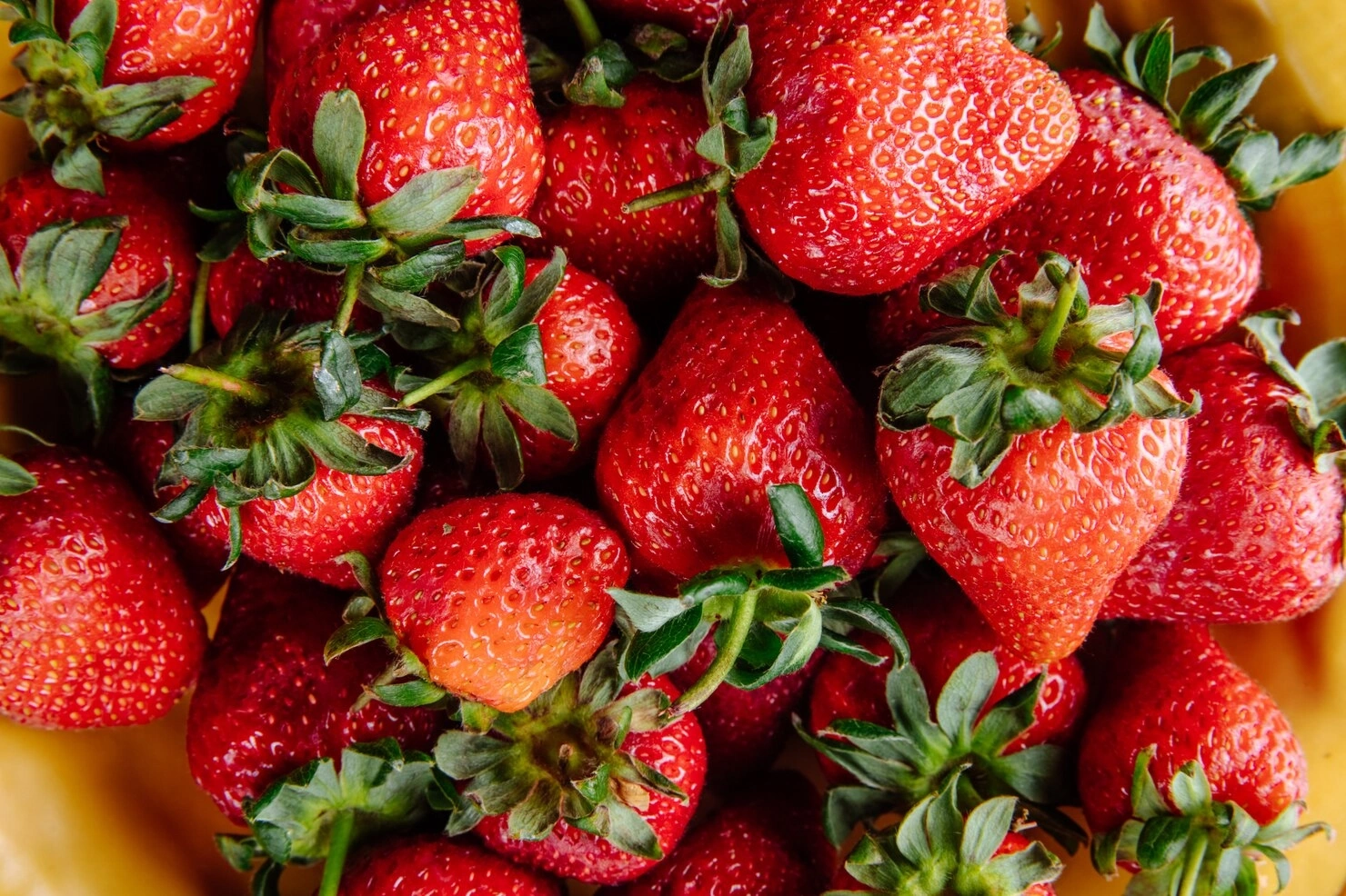 4 low-sugar fruits good for gut health