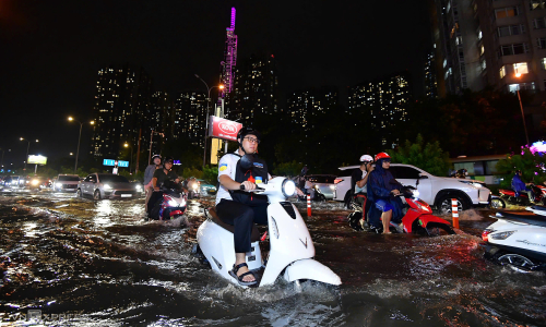 Ho Chi Minh City deploys mobile pumps to tackle deep flooding
