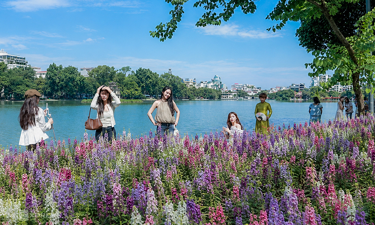 New flower display at Ho Guom attracts visitors