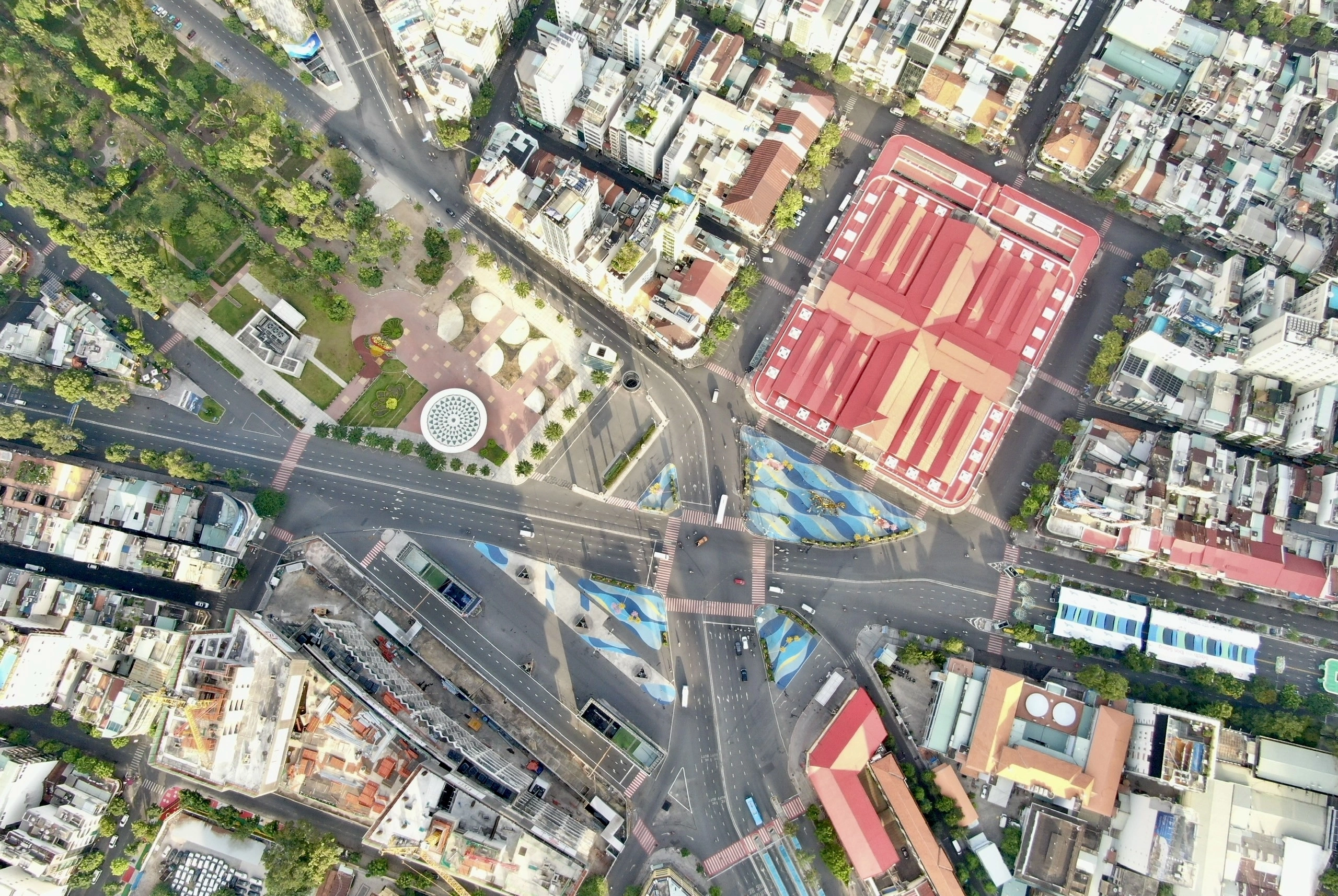 Partial closure of Ben Thanh station area for metro line 2 construction
