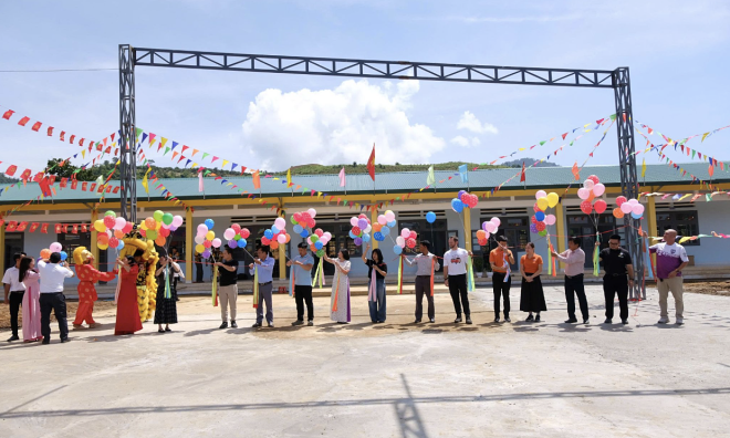Lam Dong's highland children receive permanent school buildings