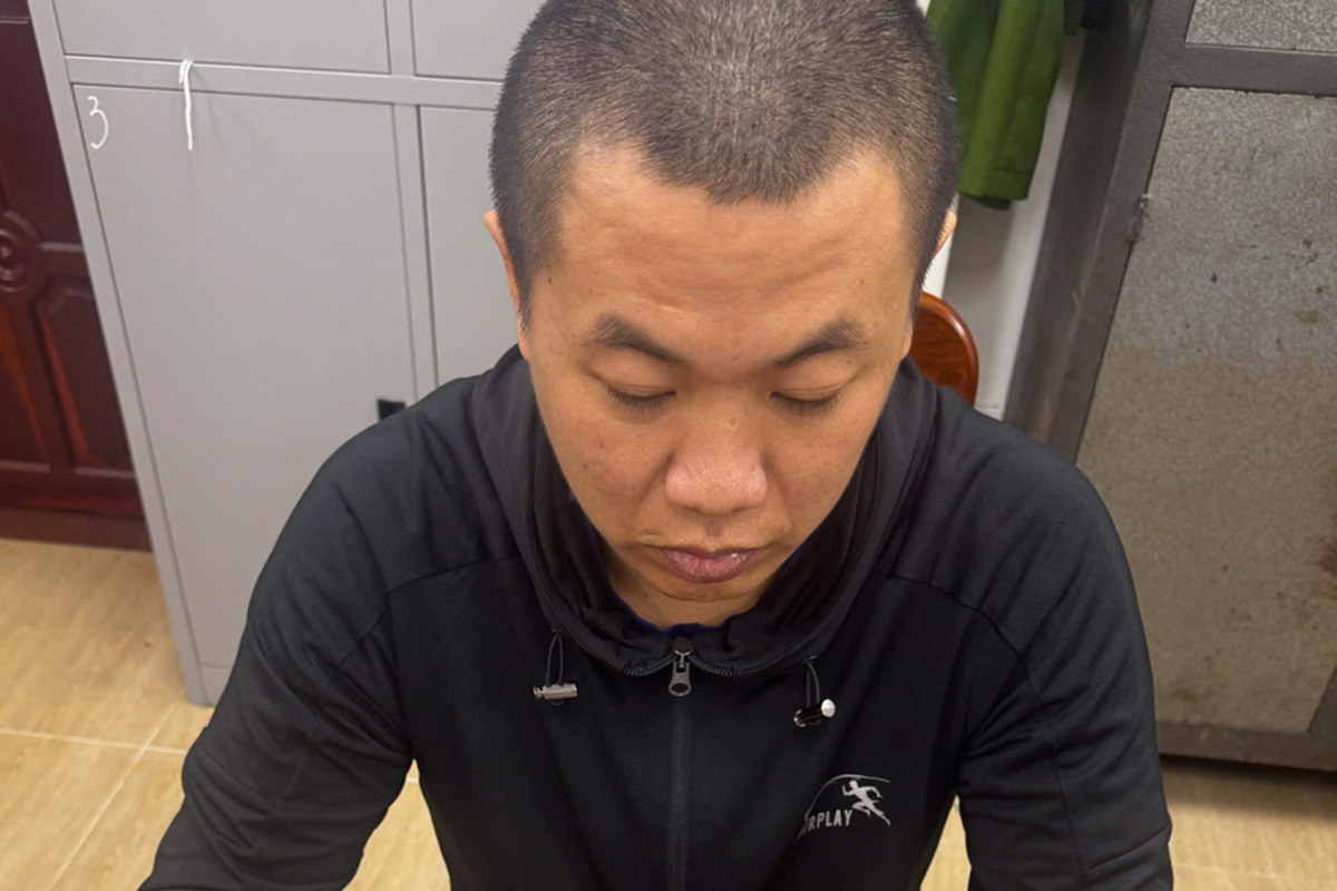 Leader in 'portable speaker debt collection' case surrenders