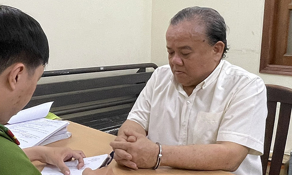 Impersonating a deputy head of the Central Internal Affairs Commission, defrauding a woman of 30 billion dong