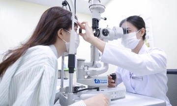 How dengue fever harms the eyes