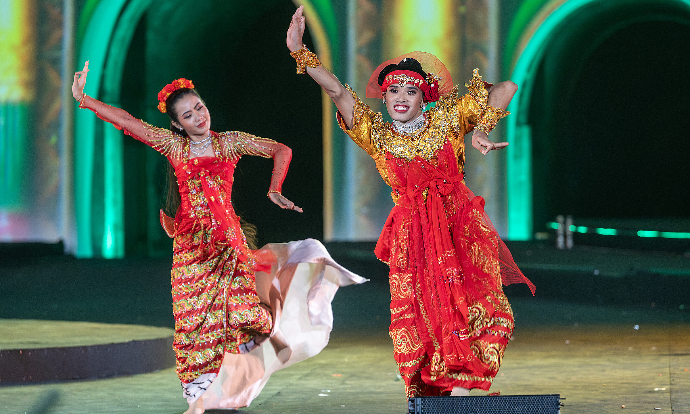 Artists perform at closing ceremony of World Cultural Festival in Hanoi